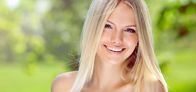 A young woman after receiving cosmetic dentistry from Scottsdale dentist Dr. Lewandowski